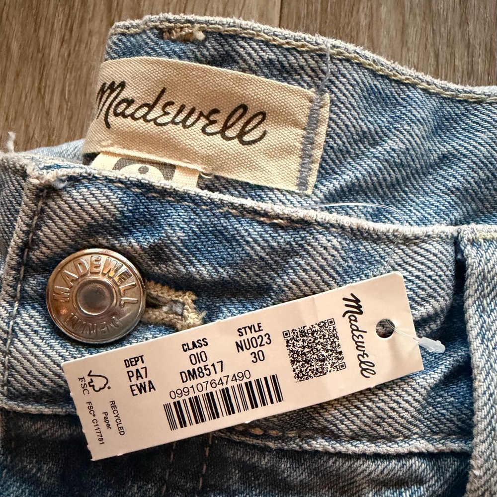NWT Madewell Darted Barrel-Leg Jean in Edmonson Wash - Picture 4 of 6